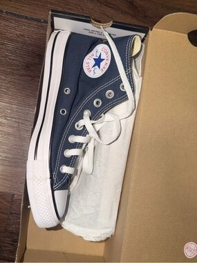 Converse Chuck Taylor All Star High Top Unisex Sneakers, Navy Men Sz 6.5. W 8.5